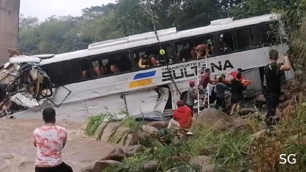 Bus Crash in Bolivia Leaves at Least 33 Dead 1 Bus Crash in Bolivia Leaves at Least 33 Dead